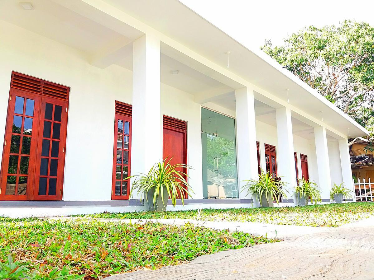 A&B Resort Negombo Kudapaduwa Exterior foto